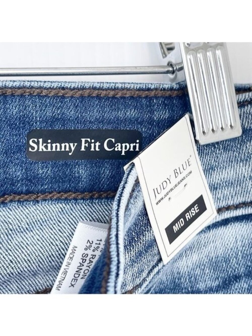 Judy Blue Mid Rise Cuffed Skinny Jeans 28 New - Picture 7 of 9